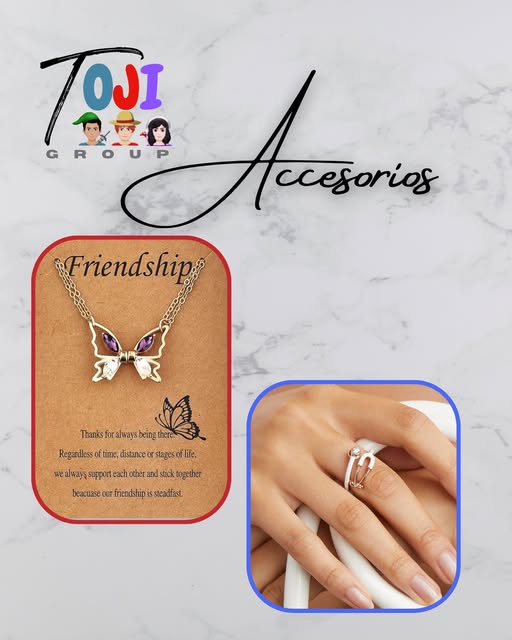 Collar con dos mitades de mariposa y anillo con diseño de manos